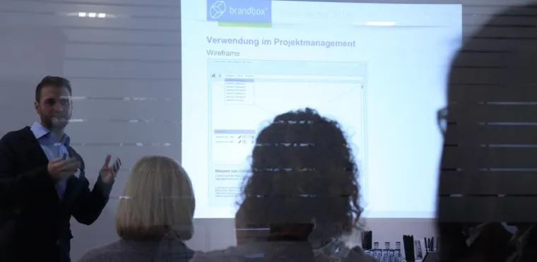 Bild: Begeisterte Teilnehmer beim Brandbox-Anwendertag