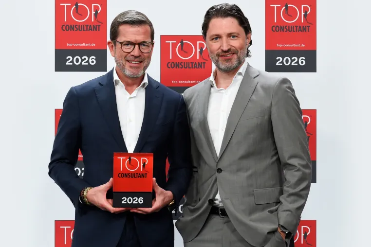Bild: SCHROEDER GmbH erhält Auszeichnung für vorbildliche Mittelstandsberatung