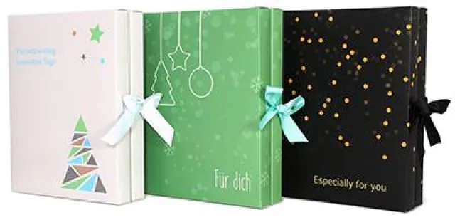 Bild: 24 Schmuckstücke in der Adventszeit: Die Adventskalender von Anoa im neuen Design