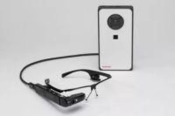 Bild: dynaEdge DE-100: Toshiba präsentiert ersten mobilen Edge Computing PC mit Assisted Reality Smart Glasses