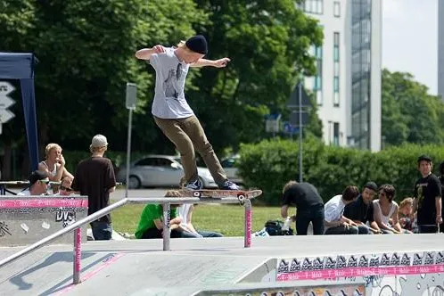Bild: Offizieller Startschuss für die Deutsche Meisterschaft der Skateboarder