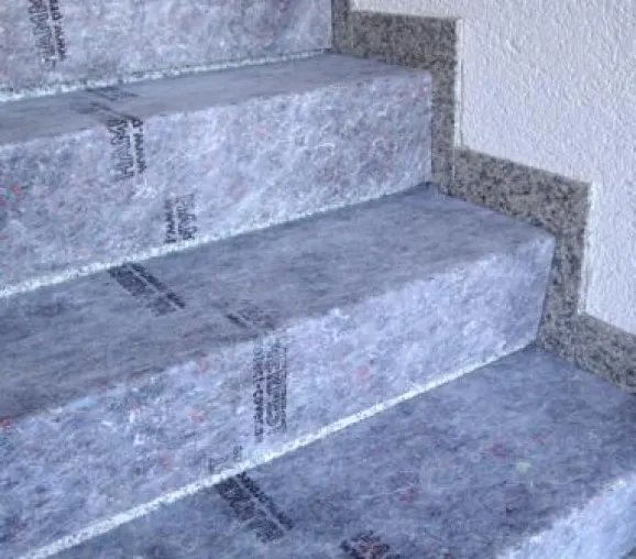 Treppen und Stufen aus Naturstein richtig schützen und abdecken Bild: Treppen und Stufen aus Naturstein richtig schützen und abdecken