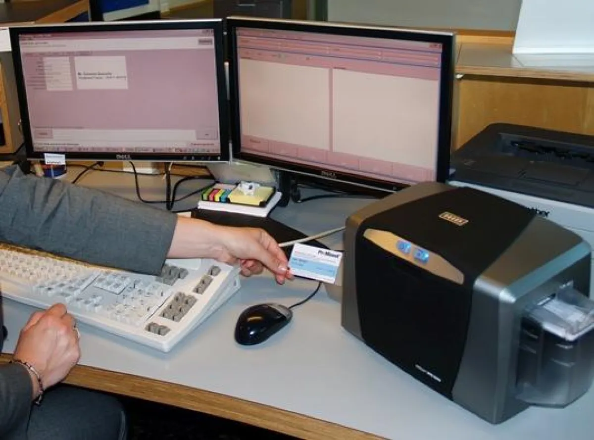 Besucherverwaltung mit rewrite-fähigen Karten und Kartendruckern