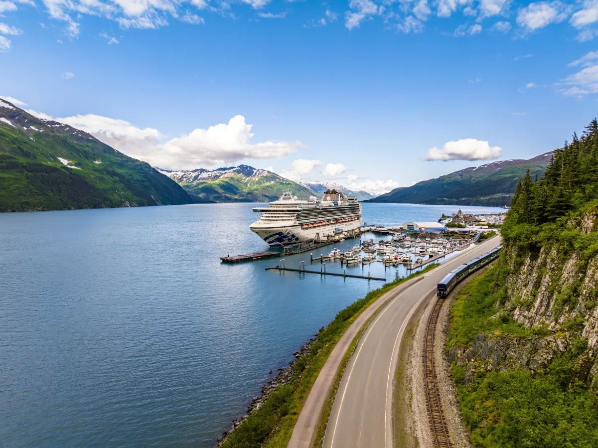 Die Sapphire Princess in Whittier, Alaska (© Foto: Princess Cruises)
