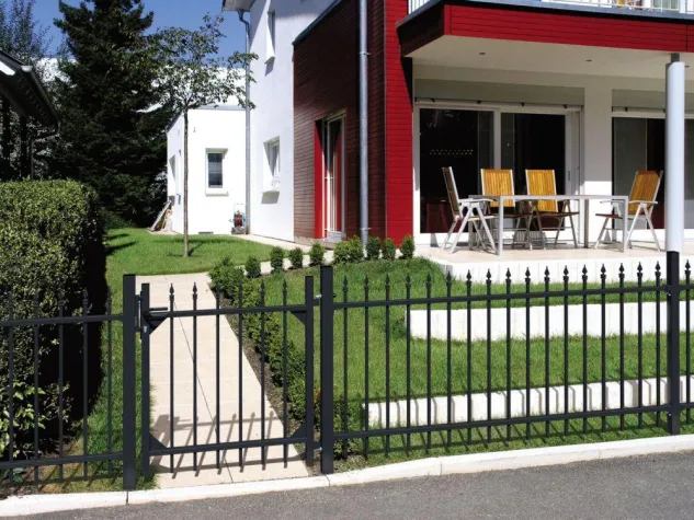 Chaussee-Tor- und Zaunsystem aus Aluminium von GAH-Alberts Bild: Chaussee-Tor- und Zaunsystem aus Aluminium von GAH-Alberts