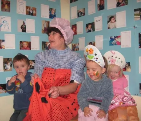 Bild: Stuttgarter KiND e.V. feiert zehn Jahre „Regenbogenhaus“