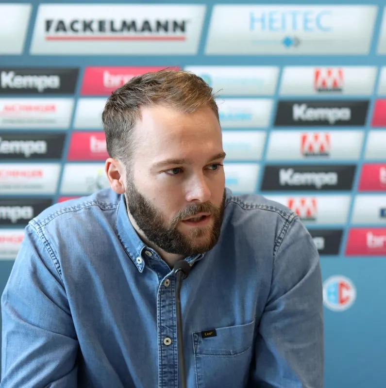 (Jocki_Foto, Erlangen) Wir müssen in Lemgo aufpassen, so Erlangens sportlicher Leiter Kevin Schmidt