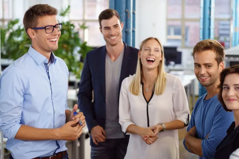 Bild: Moderne Firmenfitness für eine ausgeglichene Work-Life-Balance