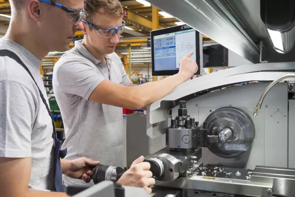 Bild: WEILER engagiert sich mit moderner Metallausbildung für Fachkräftenachwuchs