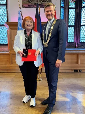Bild: Verleihung der Bürgermedaille der Stadt Nürnberg an Ingrid Hofmann