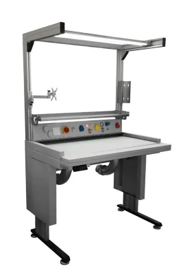 Bild: Weltweit erster Arbeitstisch mit integrierter Ionisierung und Absaugung – ohne ESD-Erdungskabel