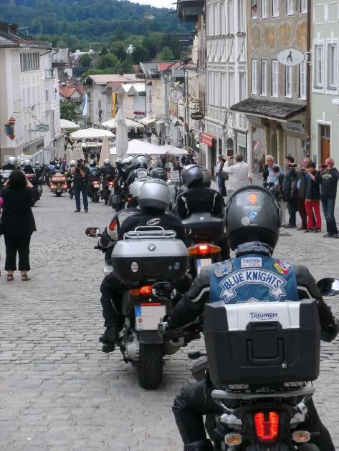 Bild © Blue Knights – bearbeitet WMP: 1200 Blue Knights werden in der Region PillerseeTal erwartet