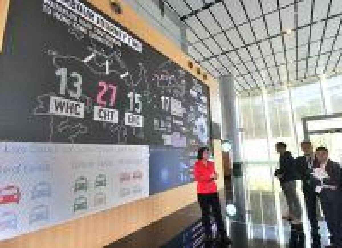 Die Datenwand im Hong Kong Science Park liefert Live-Daten aus der Metropole, unter anderem zum Verkehr im Umfeld. Foto: HKSTP