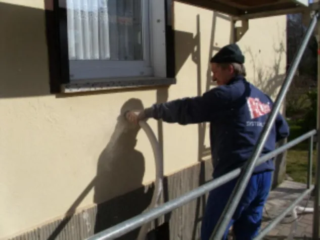 Clever isolieren: Einblasdämmung in Kombination mit einer Klinkerdämmfassade Bild: Clever isolieren: Einblasdämmung in Kombination mit einer Klinkerdämmfassade