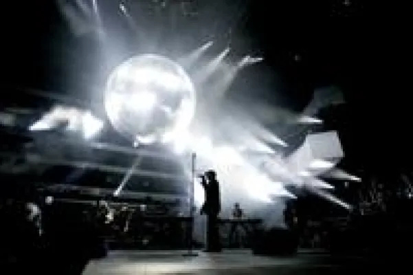 Bild: satis&fy mit Söhnen Mannheims und Xavier Naidoo auf Tour