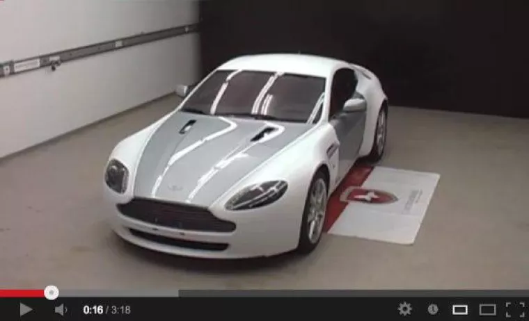 Bild: Vollfolierung des Aston Martin V8 Vantage im Rückblick