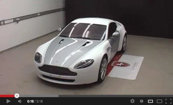 Bild: Vollfolierung des Aston Martin V8 Vantage im Rückblick