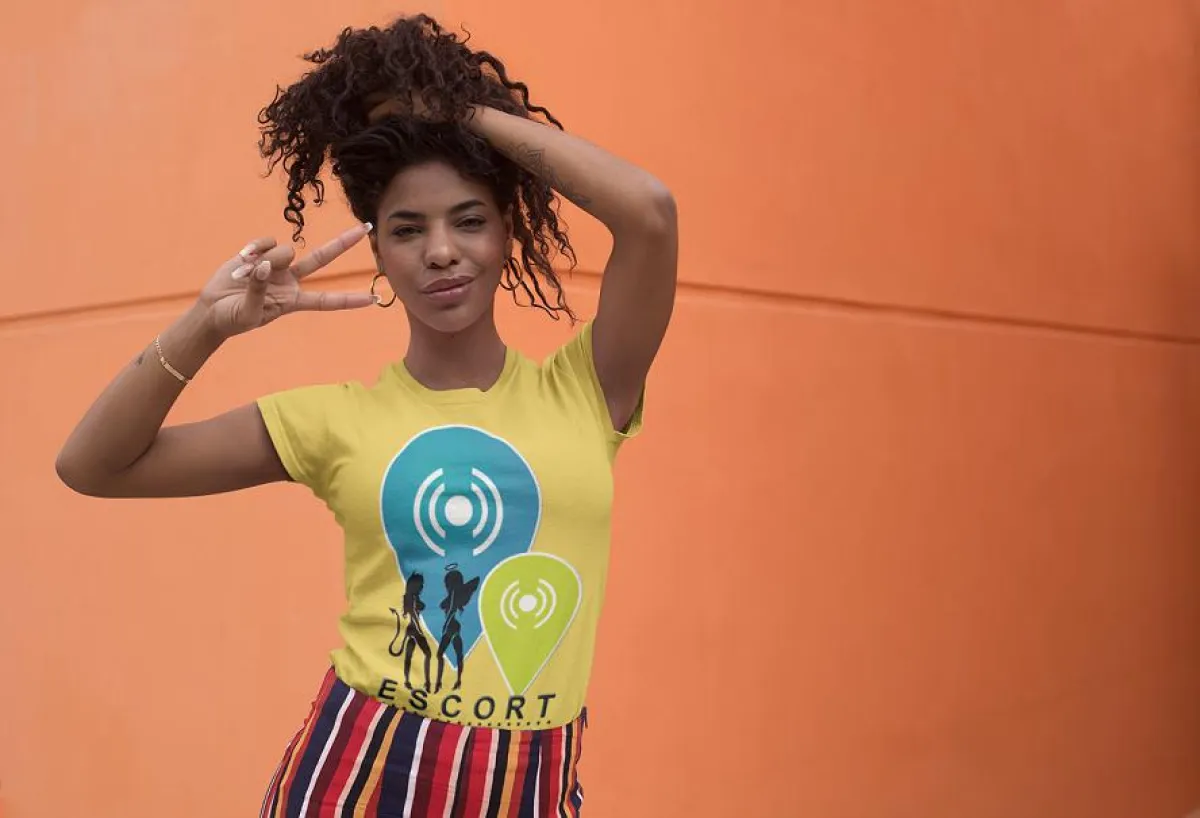 Escortengel Kunde mit Gratis TapSecure T-Shirt