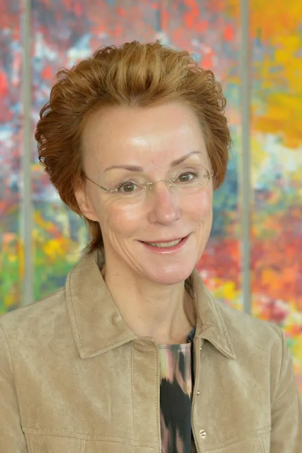 Michaela Röber wird mit dem Innovationspreis ausgezeichnet. Bildquelle: Frankfurt UAS