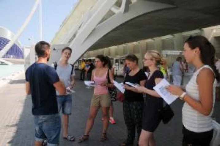 Bild: Einfamilienhaus kaufen oder Wohnung mieten.