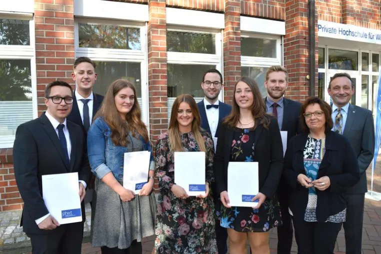 Erster Jahrgang des PHWT-Master-Studiengangs erhält Urkunden Bild: Erster Jahrgang des PHWT-Master-Studiengangs erhält Urkunden