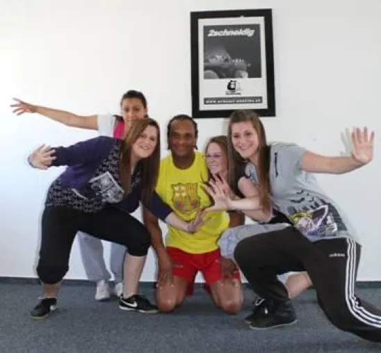 Bild: Debütauftritt der Live-to-Love-Dancer beim Sommerfest des Birkenhofes