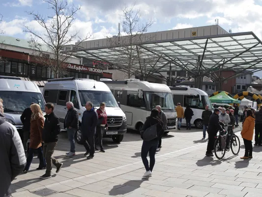 Auto- und Zweiradmeile und verkaufsoffener Sonntag kommen gut an Bild: Auto- und Zweiradmeile und verkaufsoffener Sonntag kommen gut an