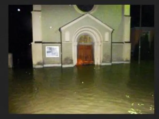 Bild: Spendenaufruf: Flutopferhilfe für die Auferstehungsgemeinde Passau