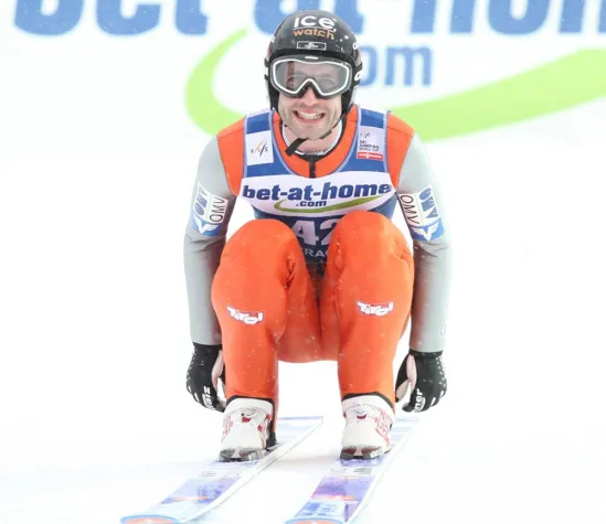 Bild: Wolfgang Loitzl hebt 2013 mit Ice-Watch Brand ab