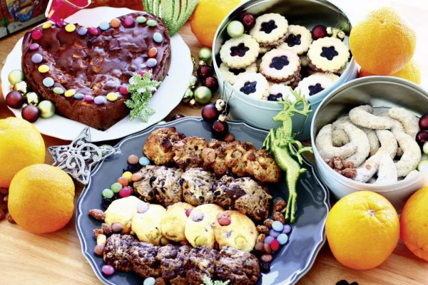 Bild: In der Weihnachtsbäckerei gibt’s so manche Leckerei: Kochzauber bringt Backfreude zur Weihnachtszeit