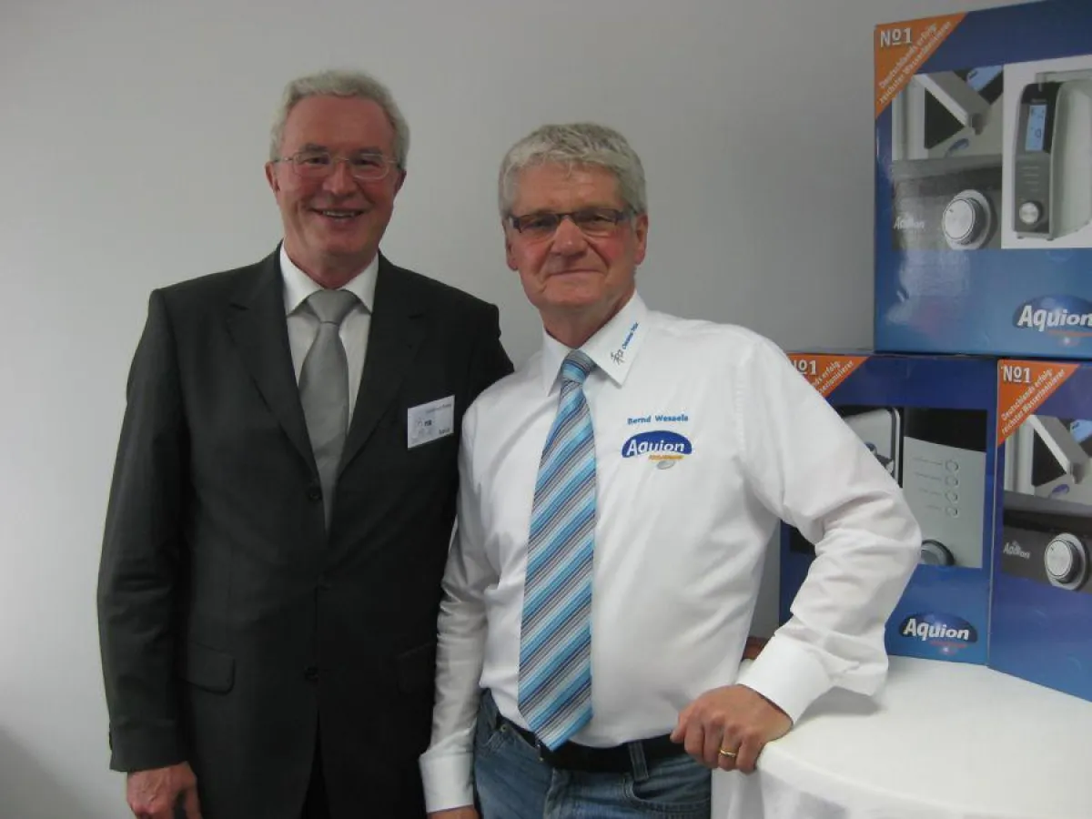 Geschäftsführer Gottfried Röttel im Gespräch mit Teampartner Bernd Wessels