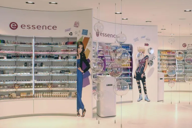 essence eröffnet weltweit ersten eigenen Beauty- & Lifestyle-Store Bild: essence eröffnet weltweit ersten eigenen Beauty- & Lifestyle-Store