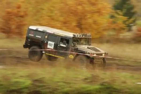 Schnellste Runde für das Hummer Racingteam beim Rallye Raid in Perleberg Bild: Schnellste Runde für das Hummer Racingteam beim Rallye Raid in Perleberg