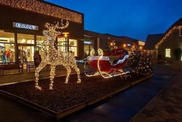 Bild: Festliche Stimmung im Designer Outlet Soltau: Weihnachtsmann & Märchenstunde bringen Kinderaugen zum Leuchten