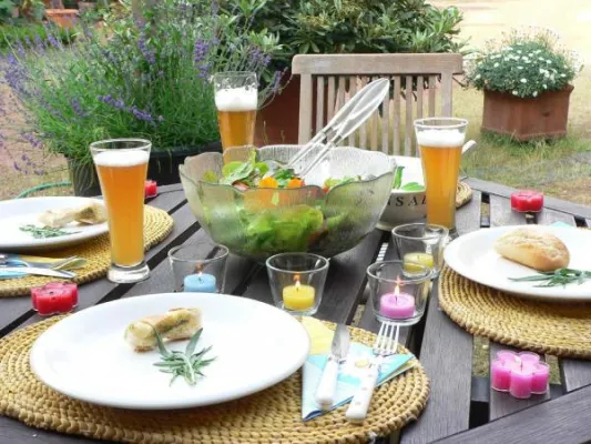 Bild: Sommerfest mit Kerzenschein