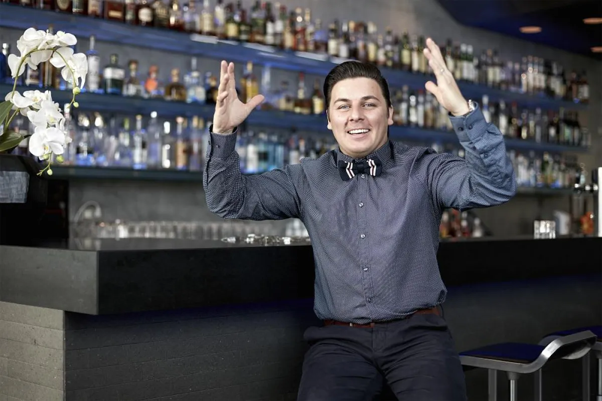 Dino Zippe in seiner neuen Wirkungsstätte, der o.T. Bar am Stuttgarter Schlossplatz (Foto: RB)