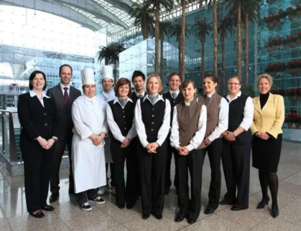 Bild: Neue Auszubildende im Kempinski Hotel AIrport München