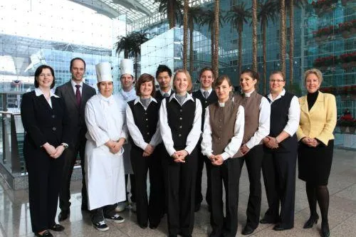 Bild: Neue Auszubildende im Kempinski Hotel AIrport München