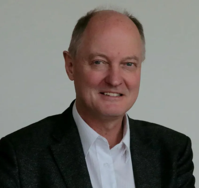 Der Direktor des Helmholtz-Instituts Freiberg für Ressourcentechnologie, Prof. Markus Reuter, befasst sich mit Fragen der Kreislaufwirtschaft. (Foto: HZDR)