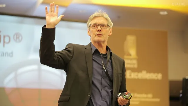 Bild: Warum Finanzdienstleister auf die Bühne gehören