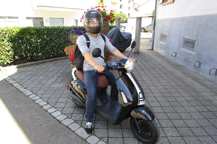 acrobat fährt grün – Elektro-Roller für Mitarbeiter Bild: acrobat fährt grün – Elektro-Roller für Mitarbeiter