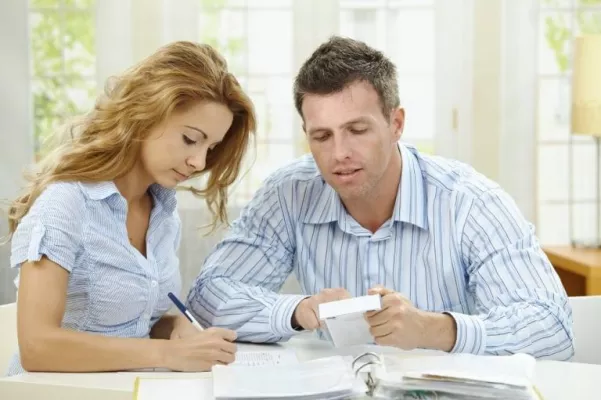 Bild: Ein Kredit der Kapital spart – BKM kombiniert tilgungsfreies KfW-Darlehen mit einem Bausparvertrag