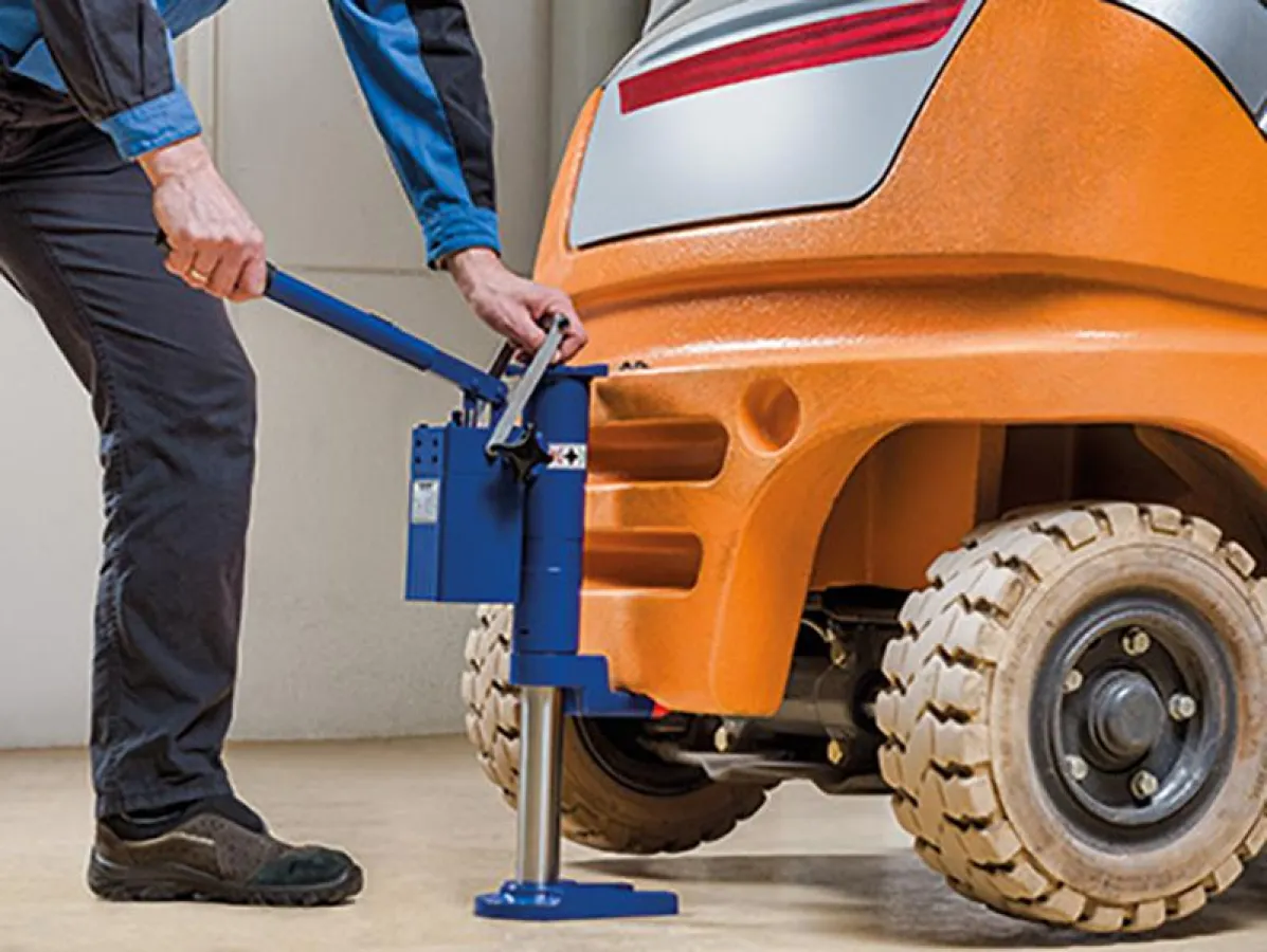 PFEIFER präsentiert auf der bauma den innovativen 5?t Hydraulikheber.