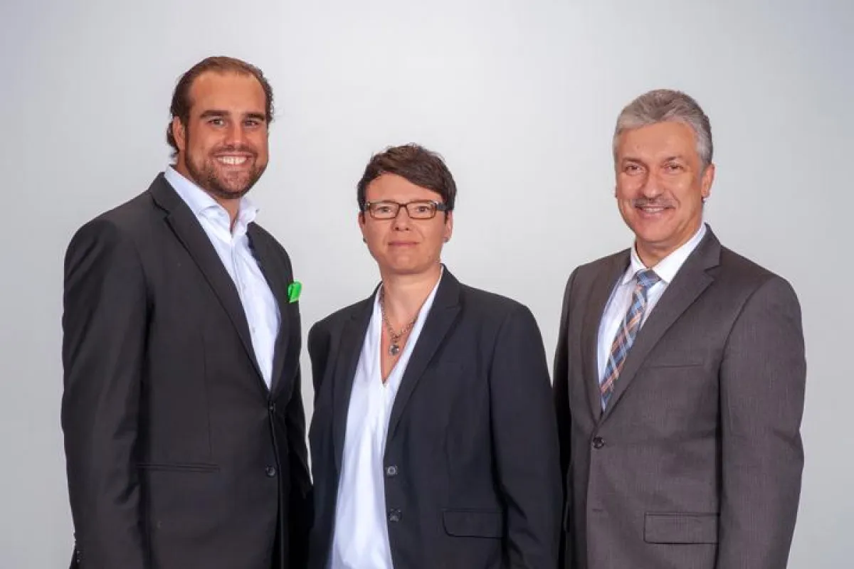 Geschäftsführer Simon Damböck mit Kerstin Drescher und Thomas A. Kalb (v.l.)