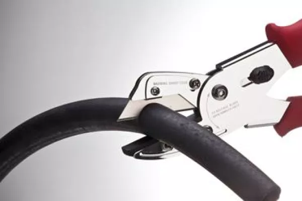 Scharfer Kraftprotz - Die metallit Amboss-Schere Bild: Scharfer Kraftprotz - Die metallit Amboss-Schere