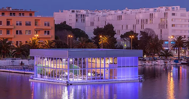 Bild: Spektakuläre Fahrzeug-Präsentation mitten im Hafen von Zadar