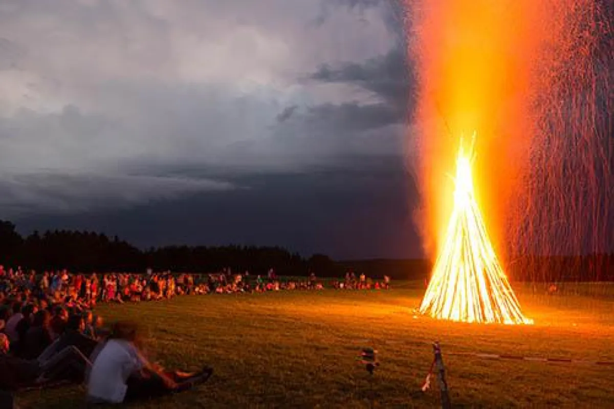 Johannesfeuer zur Sommersonnenwende