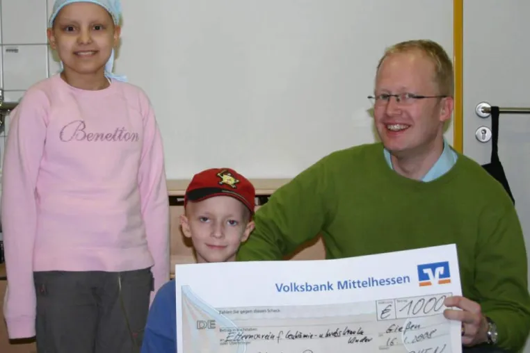 Sylphen GmbH & Co. KG spendet dem Elternverein für leukämie- und krebskranke Kinder in Gießen Bild: Sylphen GmbH & Co. KG spendet dem Elternverein für leukämie- und krebskranke Kinder in Gießen