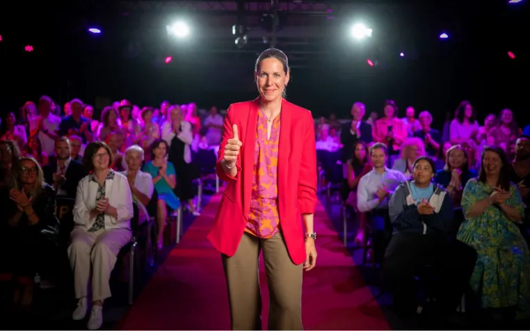 Bild: Anwältin entlarvt „People Pleasing“ als Karriere- und Gesundheitsfalle bei Speaker Slam