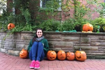 Bild: Schwerhörige Studentin Michelle Mohring (23) berichtet auf www.hoerreise.net über ihr Auslandsstudium in USA